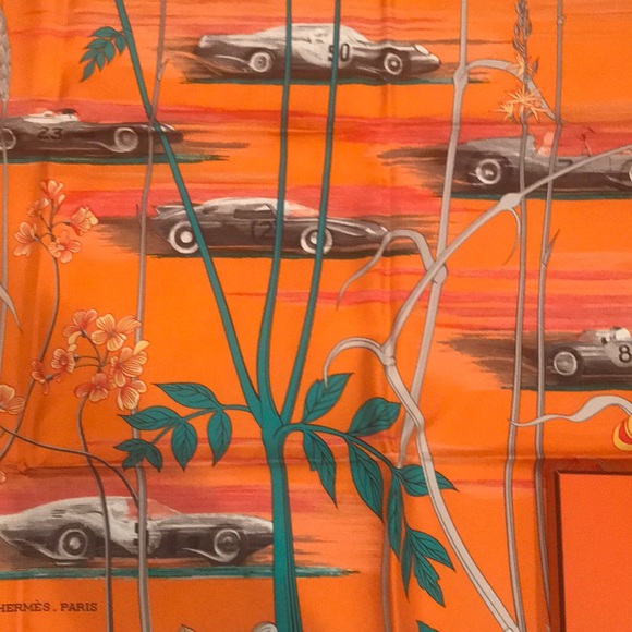 Brand new, never worn Hermès scarf - Picture 6 of 7